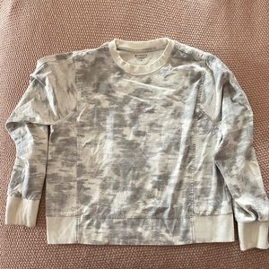 ATHLETA Farallon Printed Sweatshirt in White and Grey Size M casual pullover